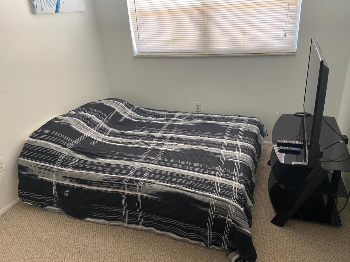 Private Room In A 2 Bedroom 1 Bathroom Shared With Host, On The Beach, Surrounded By Resorts, Only 2 People Max St. Pete Beach Exterior foto