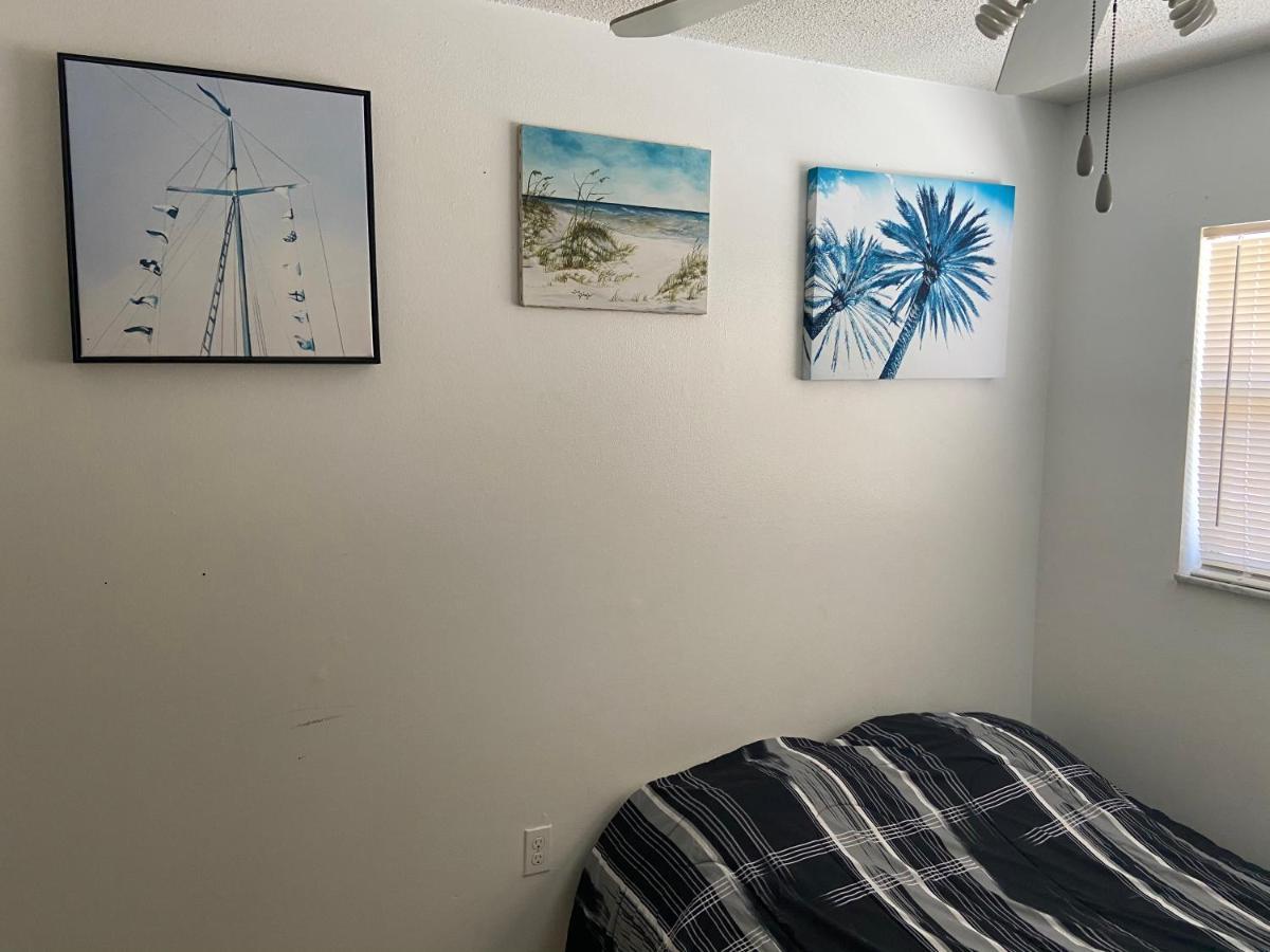 Private Room In A 2 Bedroom 1 Bathroom Shared With Host, On The Beach, Surrounded By Resorts, Only 2 People Max St. Pete Beach Exterior foto